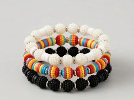 Cuentas plasticas bolitas punteadas blancas 